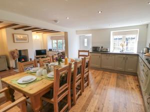 Η κουζίνα ή μικρή κουζίνα στο Tillers Cottage