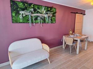a dining room with a white chair and a table at Le Narval in Sangatte