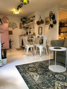 Fotografia z galérie ubytovania Gard - Maison Loft exotique & Jacuzzi privatif v destinácii Beaucaire