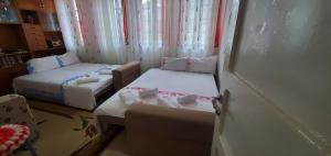 Postel nebo postele na pokoji v ubytování Cilingiri's Oasis Room