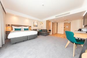 Кровать или кровати в номере Holiday Inn Blackpool by IHG