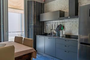 Η κουζίνα ή μικρή κουζίνα στο L'esclusivo Carducci 14: tra Centro Storico e Mare