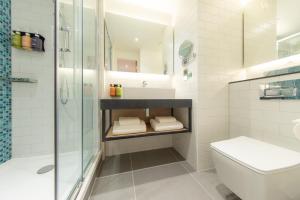 Ванная комната в Holiday Inn Blackpool by IHG