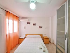 Ένα ή περισσότερα κρεβάτια σε δωμάτιο στο Apartamento céntrico con Aire Acondicionado y Wifi - by Aloha Palma