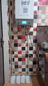a kitchen with a stove and a wall with tiles at Березовий сквер Апартаменти біля Обласної лікарні і госпіталю Документи для відряджень in Poltava