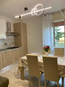 A kitchen or kitchenette at Casa Ammare Még 37 kép