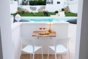 Swimmingpoolen hos eller tæt på L’Arte di Vittorio Bed and Breakfast