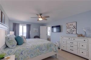 Galeriebild der Unterkunft Coastal Beach Condo-Amazing View & Indoor Pool 13th Floor in Virginia Beach