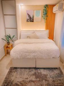 เตียงในห้องที่ Madrigal Luxury Loft M01