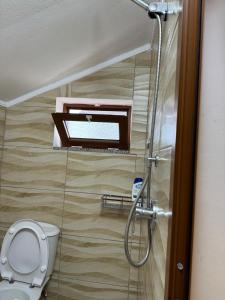 A bathroom at Villa Zefi Rrenc