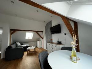 a living room with a table and a couch at Landhaus-Ferienwohnung am Fluss in Plattenburg