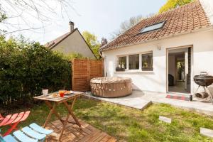 Vườn quanh La Bulle spa barbecue netflix - Paris Orly