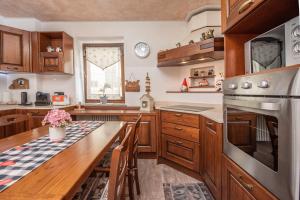 Kuchyň nebo kuchyňský kout v ubytování Casa Kristel CIR COMUNALE N 14