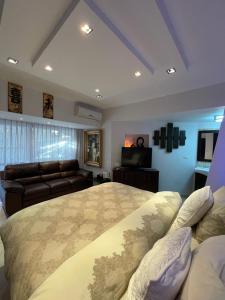 Eilat Beach House的休息区
