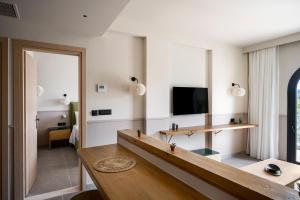 Фотография из галереи Loadstar Rooms & Suites в Контокали