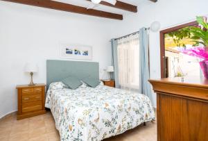 Postel nebo postele na pokoji v ubytování BNB habitación entre mar y montaña + 20 fotografií