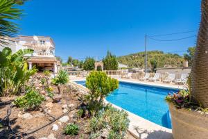 Bazén v ubytování BNB habitación entre mar y montaña nebo v jeho okolí