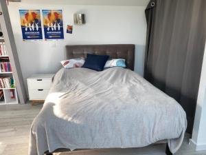 Postel nebo postele na pokoji v ubytování DDay Chambre d'hôte proche Bayeux et Omaha Beach