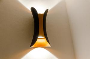 a light on a ceiling with a light on it at Royal Green Apartment in Arad