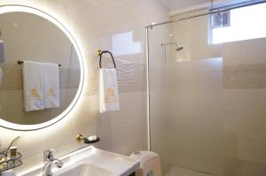 The Barcelo hotel的一间浴室