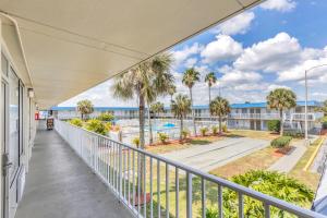 Balkón nebo terasa v ubytování Days Inn by Wyndham Titusville Kennedy Space Center