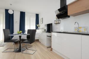 Kuchyňa alebo kuchynka v ubytovaní Sarmacka 25 studio 1 close to Medicover and Paley