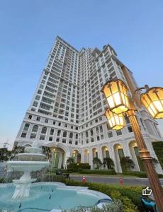 Πισίνα στο ή κοντά στο The Empire Tower New Luxury Condo Near Jomtien Beach