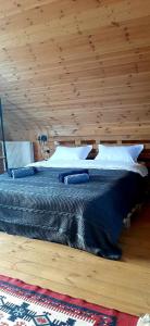 Postel nebo postele na pokoji v ubytování Kazbegi Cottage Memo