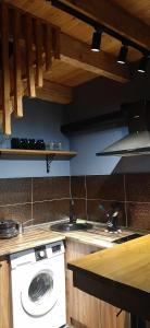 Dapur atau dapur kecil di Kazbegi Cottage Memo
