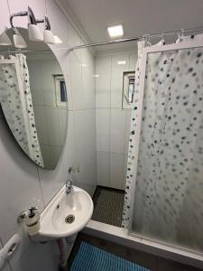 Vonios kambarys apgyvendinimo įstaigoje River bank vacation home