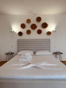 Postel nebo postele na pokoji v ubytování Eleon Luxury Villa