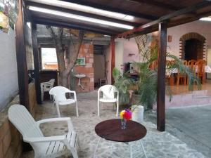 Χώρος καθιστικού στο Casa en Pochutla de adobe con boveda catalana.