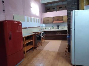 Η κουζίνα ή μικρή κουζίνα στο Casa en Pochutla de adobe con boveda catalana.