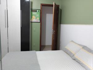 Tempat tidur dalam kamar di Casa privativa no norte da ilha