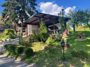 Κήπος έξω από το Kuća za odmor Terrace party by David +55 φωτογραφίες