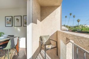 Balkón nebo terasa v ubytování 4 bedroom Alhambra Condo near downtown LA