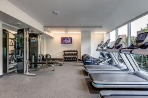 The fitness centre and/or fitness facilities at Downtown 1BR w Gym WD BBQ nr Nightlife SEA-366
