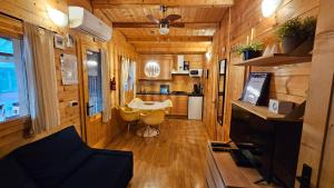 a living room and kitchen in a tiny house at Vakantiehuis Porlezza in Porlezza