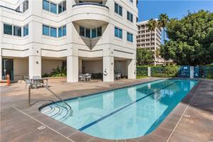 a swimming pool in front of a building at Long Beach 2br nr bars groceries beach LAX-1154 in Long Beach