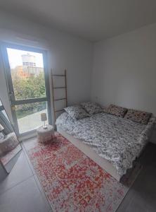 Voodi või voodid majutusasutuse Cocon spacieux 2 chambres, terrasse et parking toas