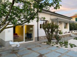 a white chair sitting in front of a house at Villa Milina - a pochi passi dal mare in Marina di Pietrasanta