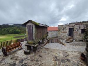 a building with a bench in front of it at Casa do Canastro in Mondim de Basto