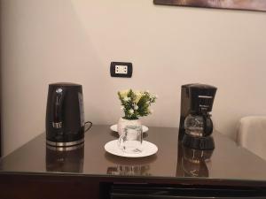 Příslušenství pro přípravu čaje a kávy v ubytování Youvala serviced apartment Giza + 18 fotografií