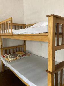 เตียงสองชั้นในห้องที่ Old Bells Hostel- Villa El Campanario