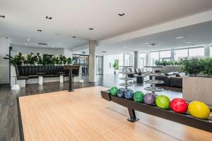 Fitnesscentret og/eller fitnessfaciliteterne på Stylish Downtown - 1BR Condo - Superb Views