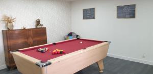 Biliár nebo kulečník v ubytování Le gîte du besson Cassagne