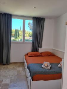 a bedroom with a bed with two towels on it at Chez Nous - Studio in La Môle