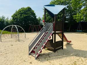 Herní místnost nebo prostor pro děti v ubytování Rosa - Bournemouth Holiday Home