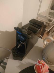 a coffee maker sitting on top of a counter at La casa di Noah in Montecatini Terme