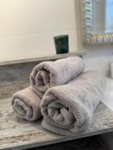 a pile of towels sitting on a table in a bathroom at Cozy apartment near Los Boliches Beach in Fuengirola +11 photos